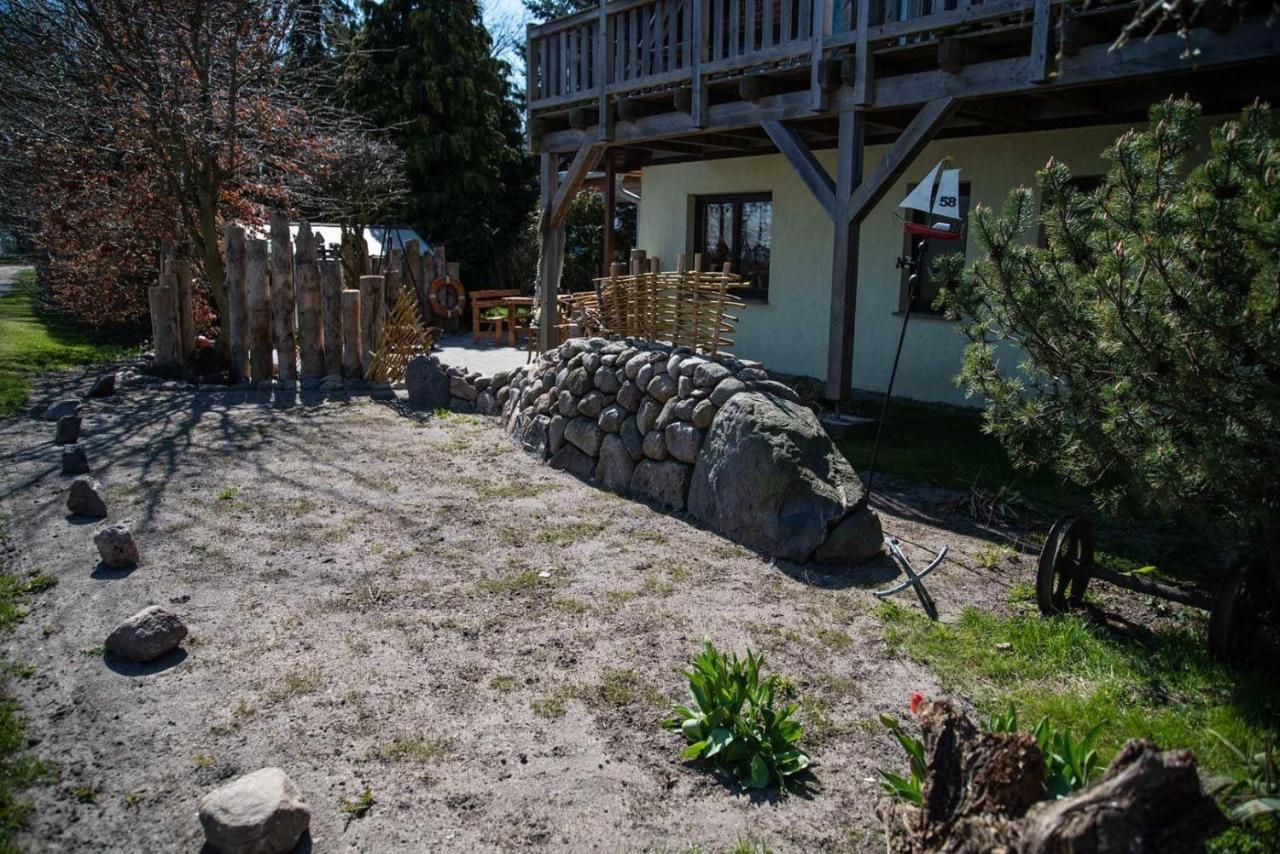 3-R-Ferienwohnung-Fuer-4-Personen-In-Schaprode-Auf-Ruegen-Zi3 Buitenkant foto